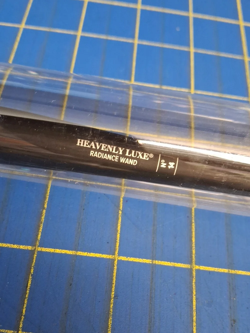 it cosmetics Large Powder Brush with Brown-Tipped 9